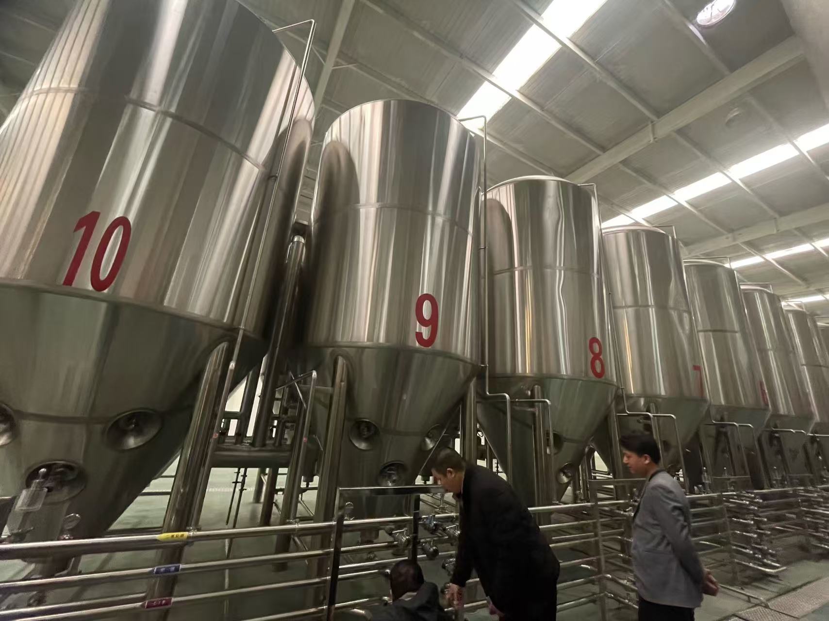 滦县精酿啤酒设备厂—平面布置、设备设计、制造、调试、培训等一条龙服务